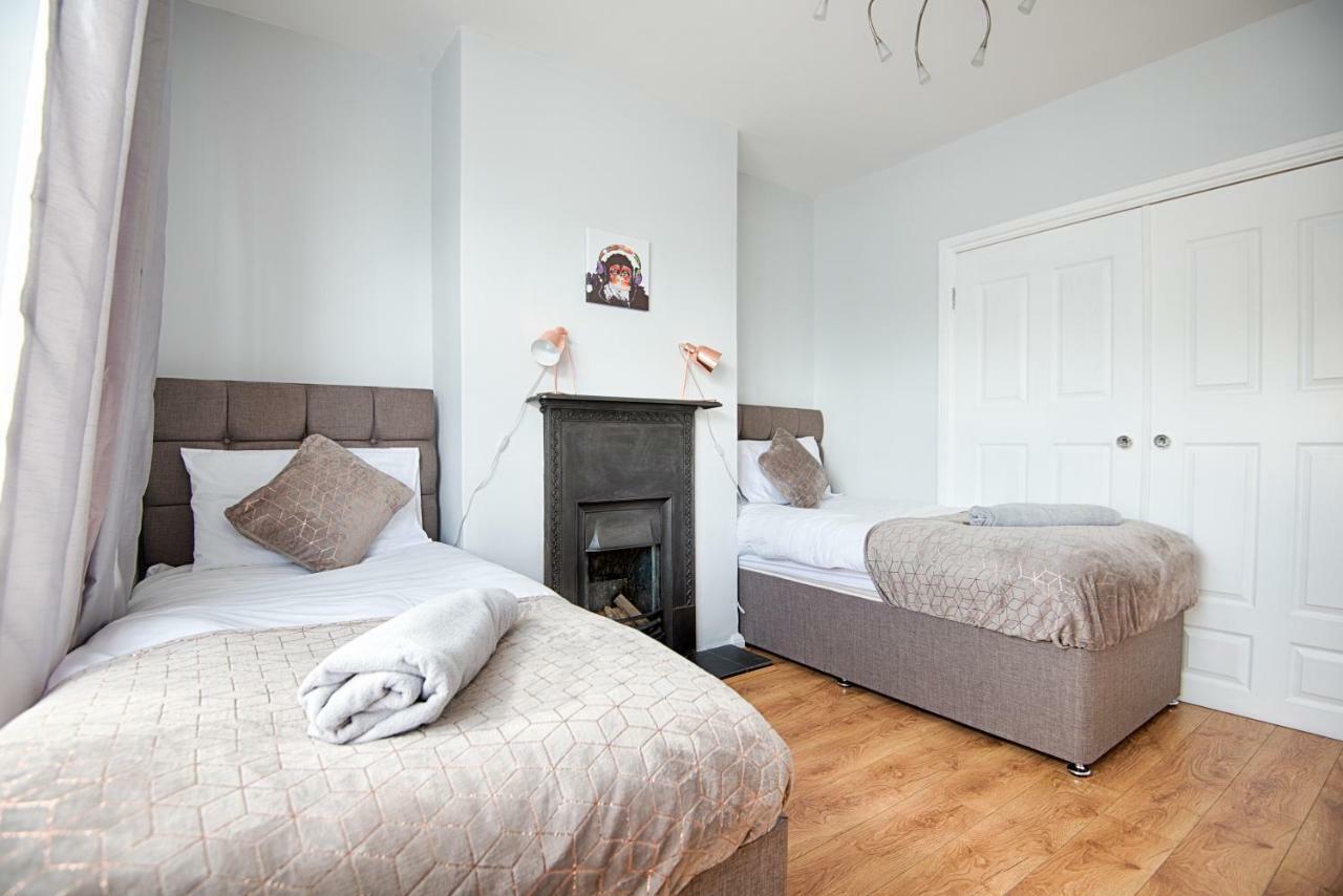 Off Road Parking, Garden, Tv In Every Room Swansea Exterior foto
